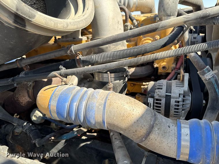 image for item EM3749 2003 Freightliner Columbia semi truck