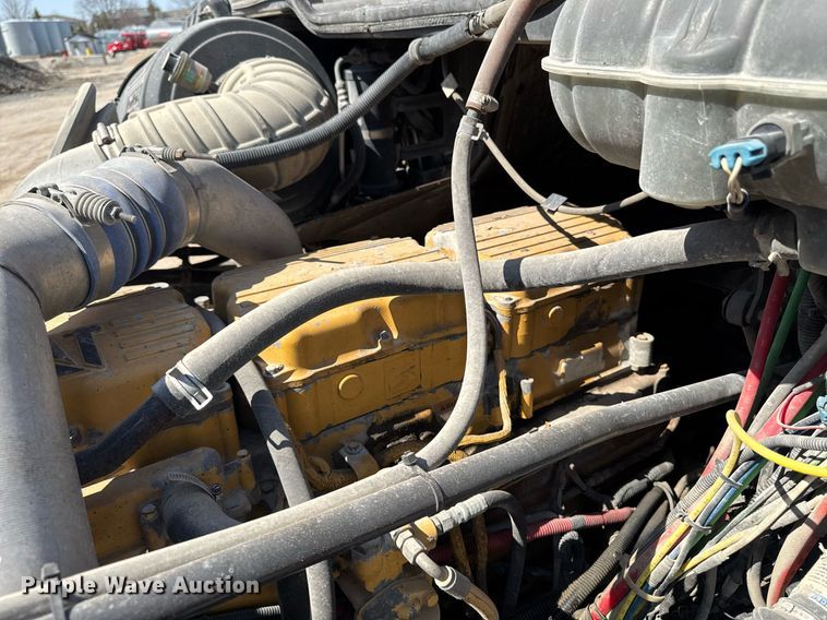 image for item EM3749 2003 Freightliner Columbia semi truck