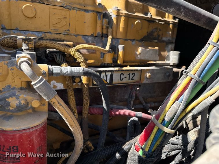 image for item EM3749 2003 Freightliner Columbia semi truck