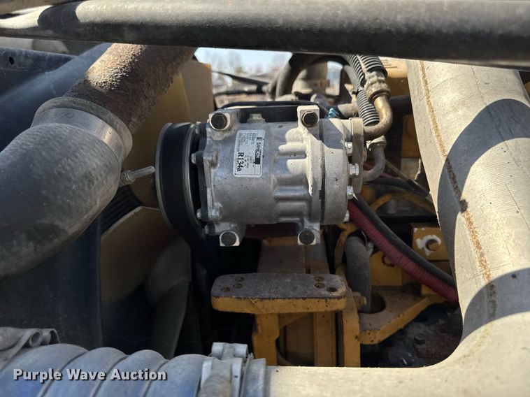 image for item EM3749 2003 Freightliner Columbia semi truck