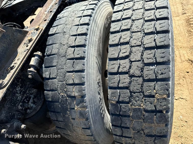 image for item EM3749 2003 Freightliner Columbia semi truck