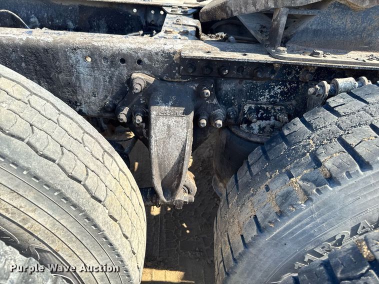 image for item EM3749 2003 Freightliner Columbia semi truck