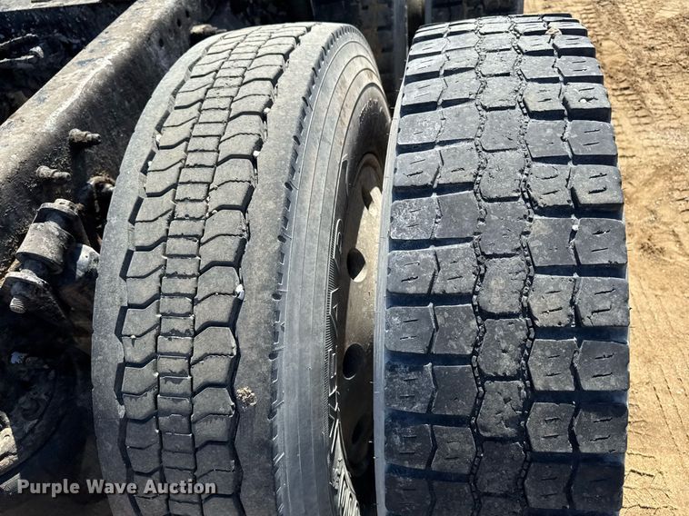 image for item EM3749 2003 Freightliner Columbia semi truck