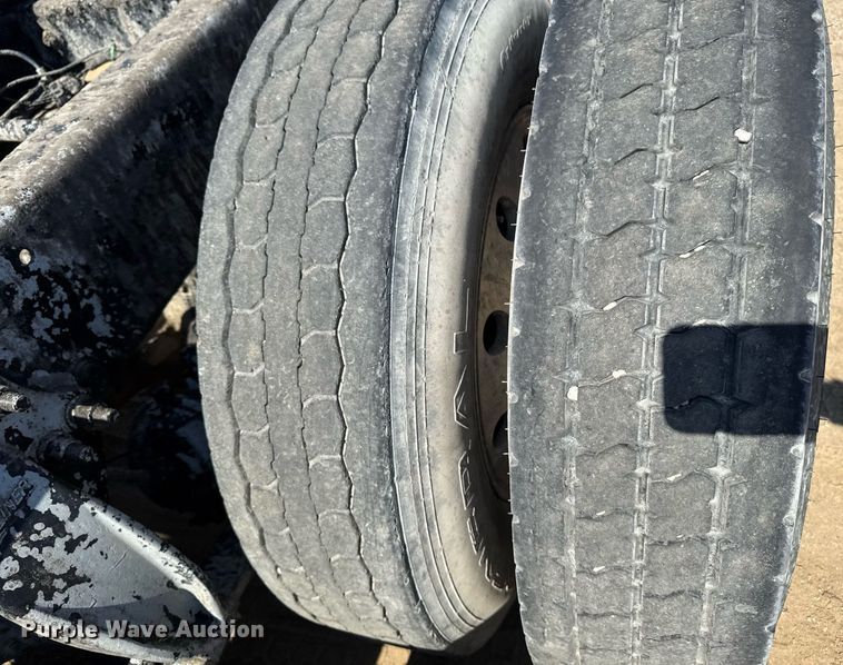 image for item EM3749 2003 Freightliner Columbia semi truck