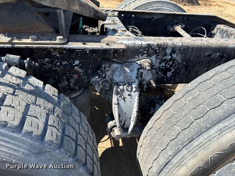 image for item EM3749 2003 Freightliner Columbia semi truck