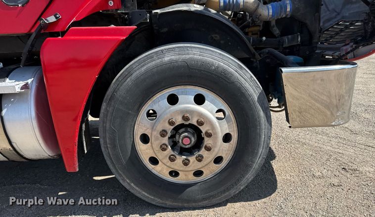 image for item EM3749 2003 Freightliner Columbia semi truck