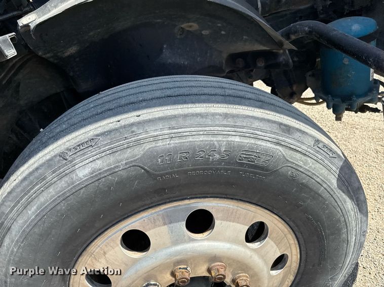 image for item EM3749 2003 Freightliner Columbia semi truck