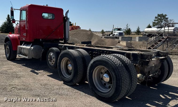 image for item EM3750 1998 Freightliner FLD120SD truck cab and chassis