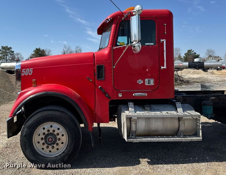 image for item EM3750 1998 Freightliner FLD120SD truck cab and chassis