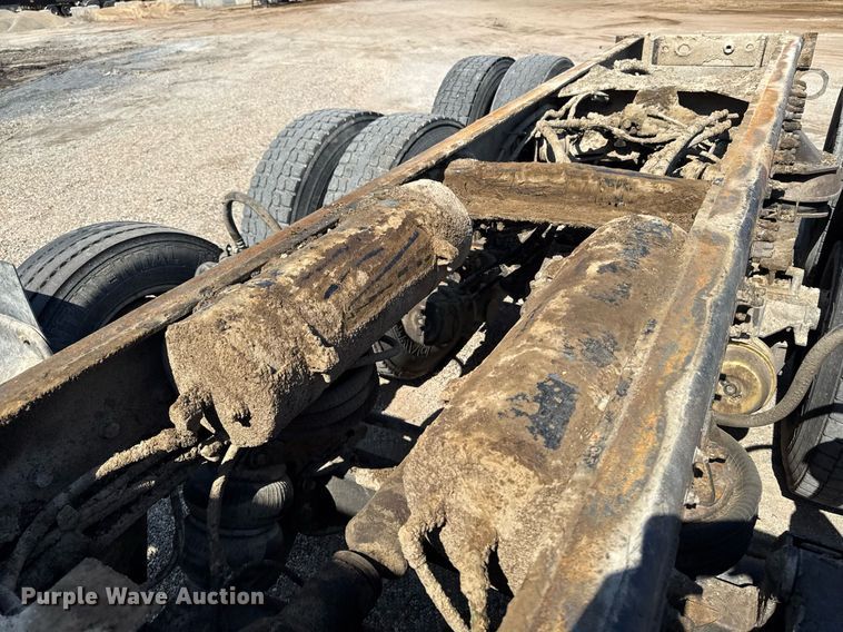 image for item EM3750 1998 Freightliner FLD120SD truck cab and chassis