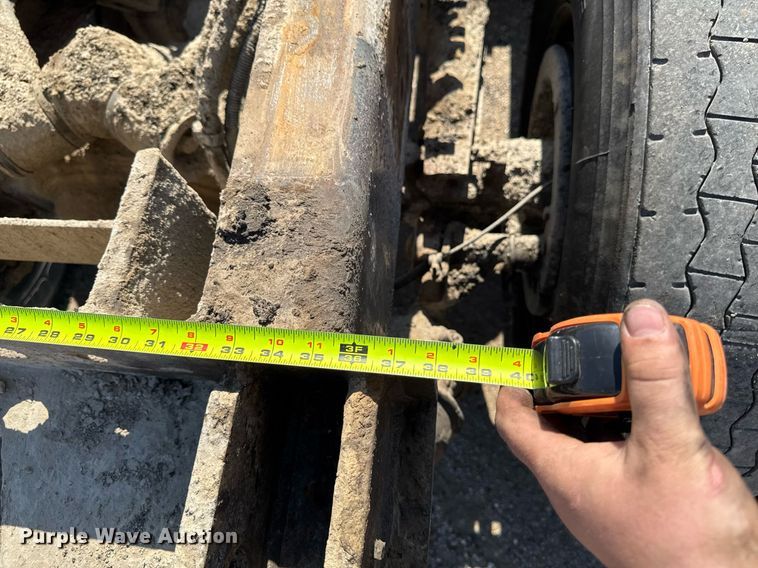 image for item EM3750 1998 Freightliner FLD120SD truck cab and chassis