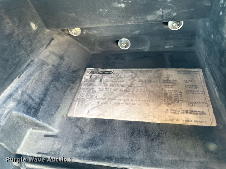 image for item EM3750 1998 Freightliner FLD120SD truck cab and chassis