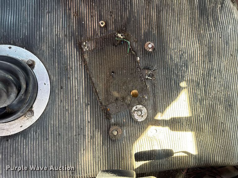 image for item EM3750 1998 Freightliner FLD120SD truck cab and chassis