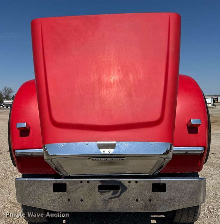 image for item EM3750 1998 Freightliner FLD120SD truck cab and chassis