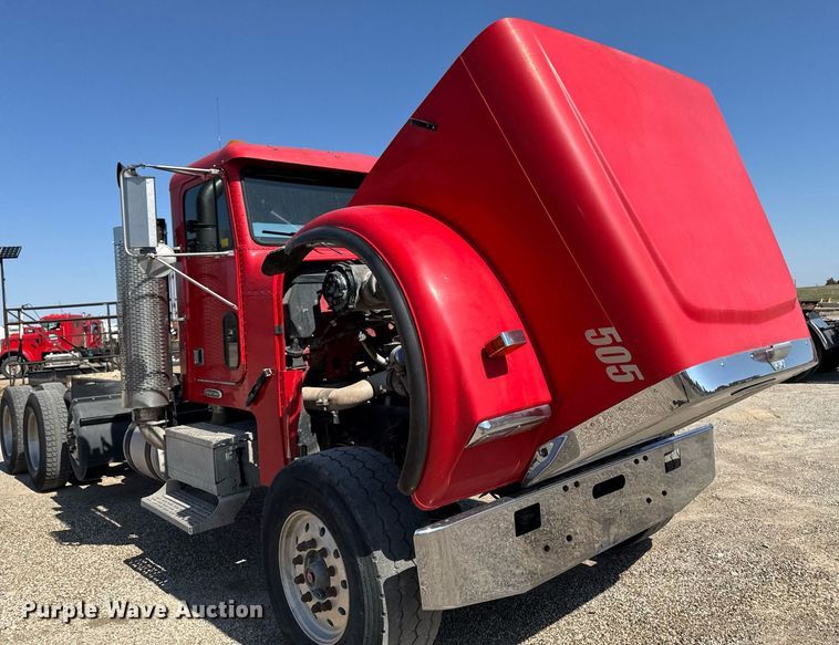 image for item EM3750 1998 Freightliner FLD120SD truck cab and chassis