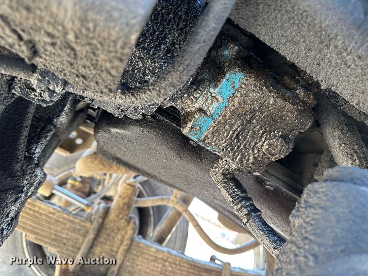 image for item EM3750 1998 Freightliner FLD120SD truck cab and chassis