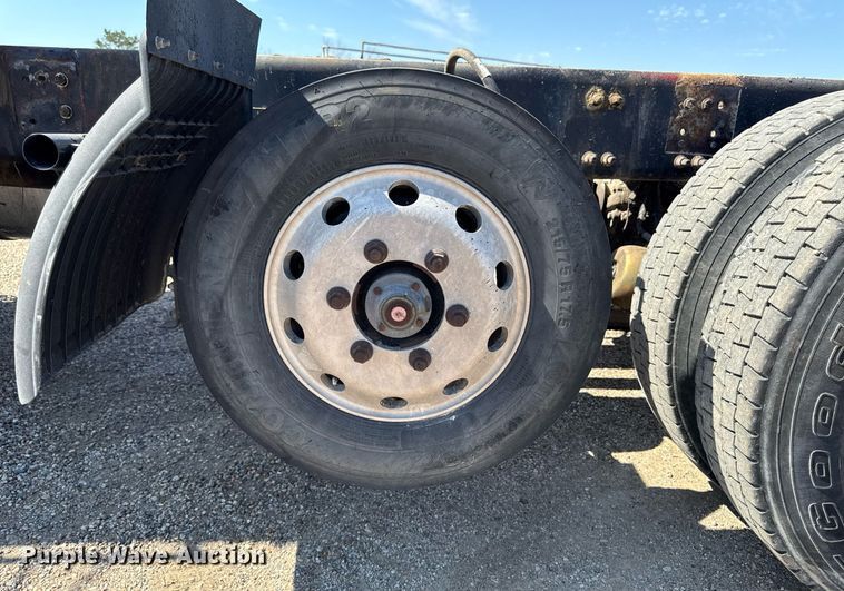 image for item EM3750 1998 Freightliner FLD120SD truck cab and chassis