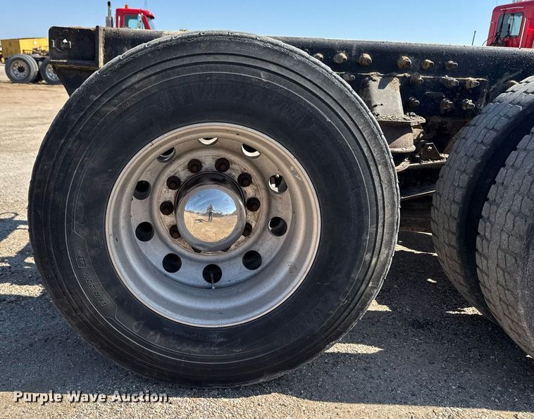 image for item EM3750 1998 Freightliner FLD120SD truck cab and chassis