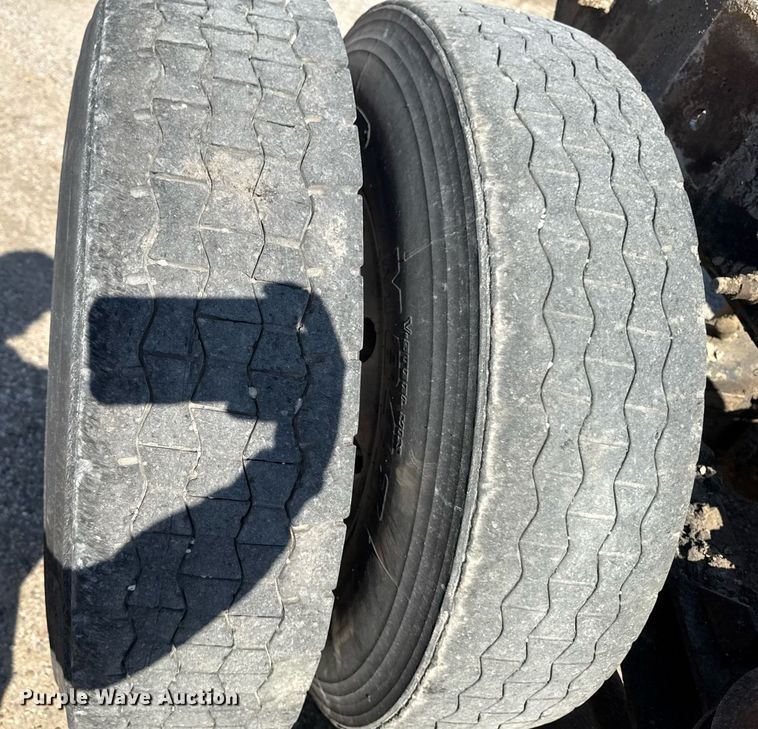 image for item EM3750 1998 Freightliner FLD120SD truck cab and chassis