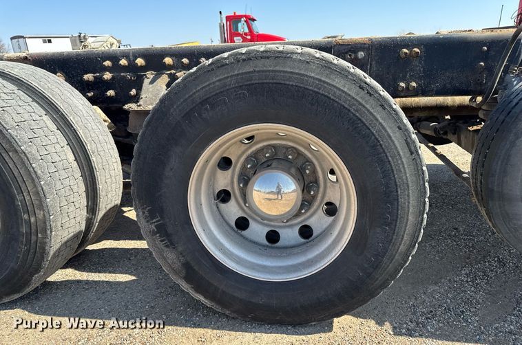 image for item EM3750 1998 Freightliner FLD120SD truck cab and chassis