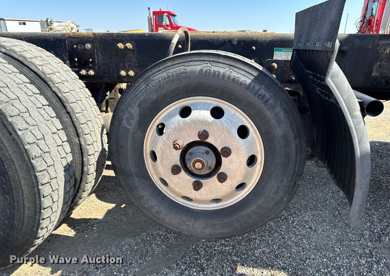 image for item EM3750 1998 Freightliner FLD120SD truck cab and chassis