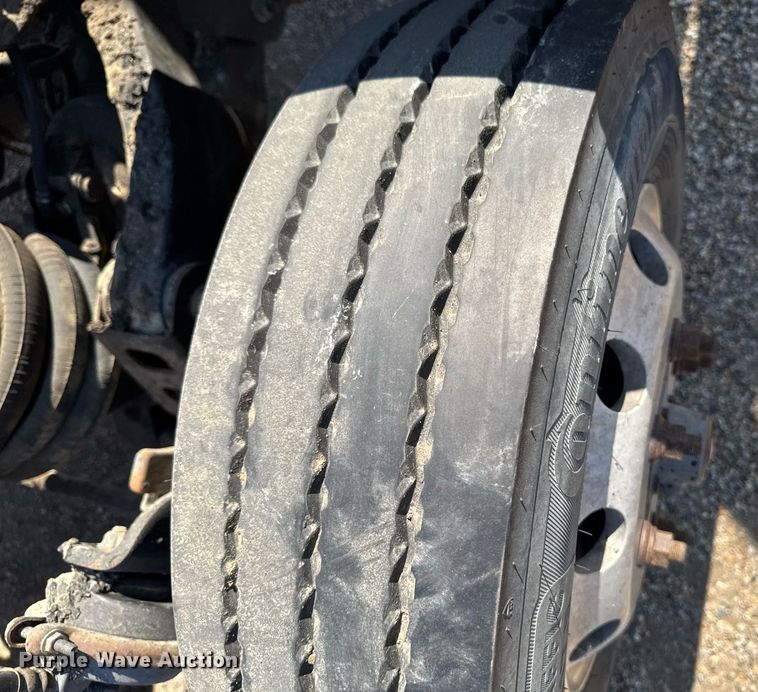 image for item EM3750 1998 Freightliner FLD120SD truck cab and chassis