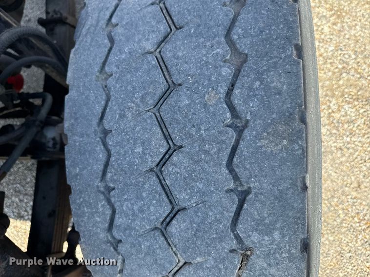 image for item EM3750 1998 Freightliner FLD120SD truck cab and chassis