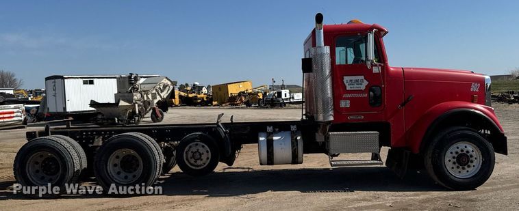 image for item EM3751 1998 Freightliner FLD120SD truck cab and chassis