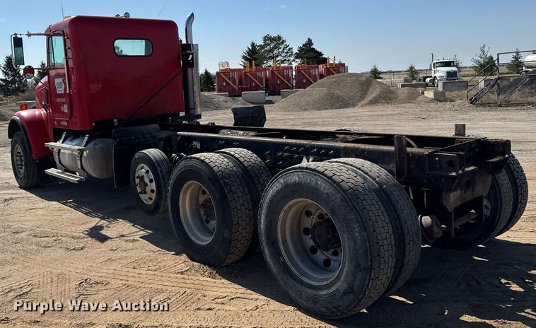 image for item EM3751 1998 Freightliner FLD120SD truck cab and chassis