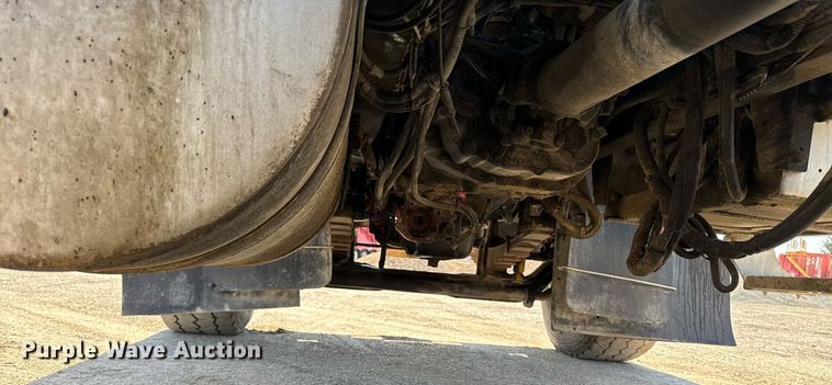 image for item EM3751 1998 Freightliner FLD120SD truck cab and chassis