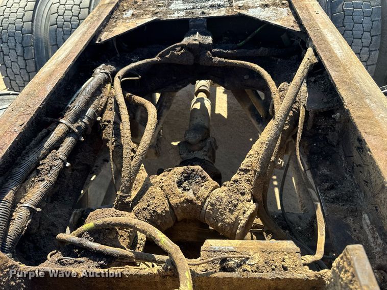 image for item EM3751 1998 Freightliner FLD120SD truck cab and chassis