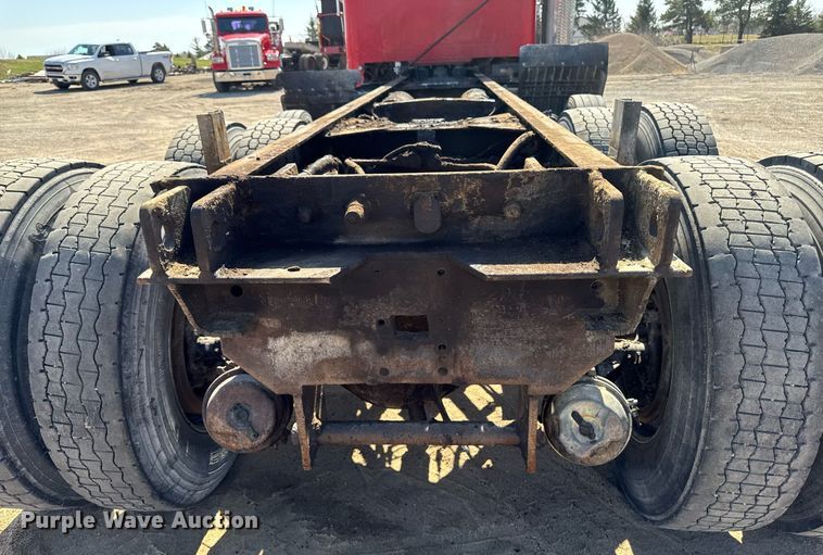 image for item EM3751 1998 Freightliner FLD120SD truck cab and chassis