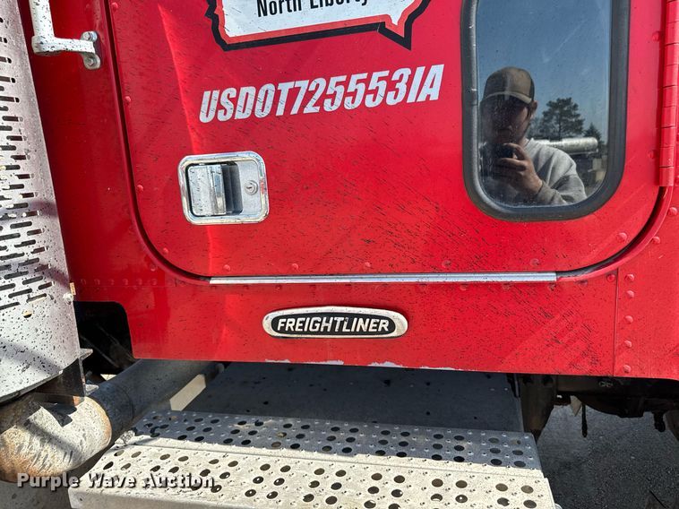 image for item EM3751 1998 Freightliner FLD120SD truck cab and chassis