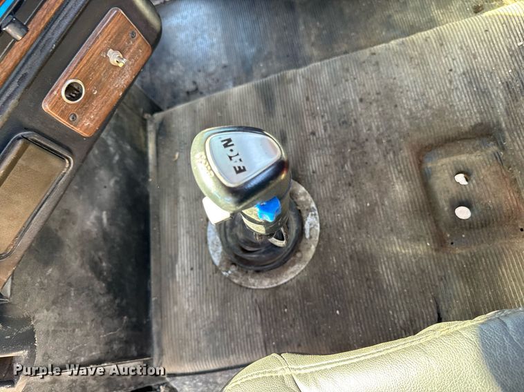 image for item EM3751 1998 Freightliner FLD120SD truck cab and chassis