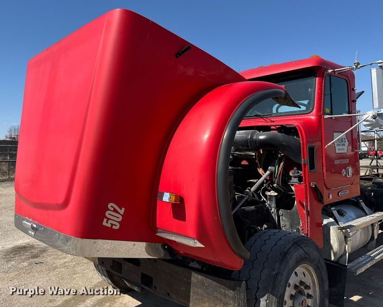 image for item EM3751 1998 Freightliner FLD120SD truck cab and chassis