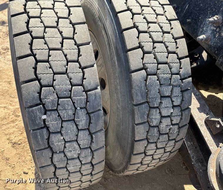 image for item EM3751 1998 Freightliner FLD120SD truck cab and chassis