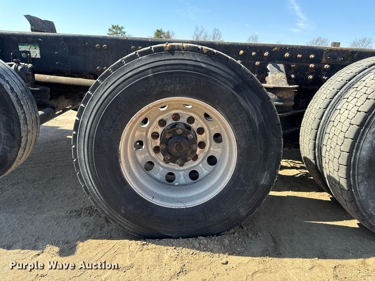 image for item EM3751 1998 Freightliner FLD120SD truck cab and chassis