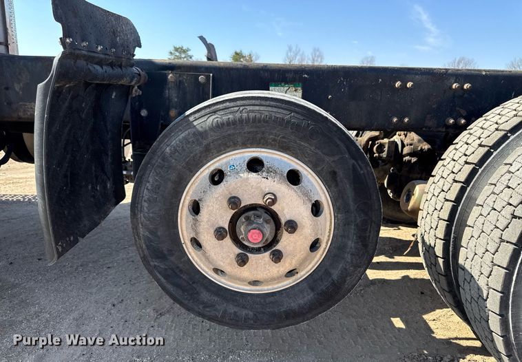 image for item EM3751 1998 Freightliner FLD120SD truck cab and chassis