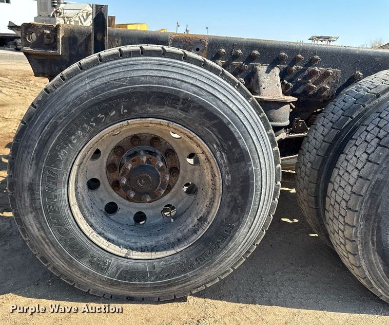 image for item EM3751 1998 Freightliner FLD120SD truck cab and chassis