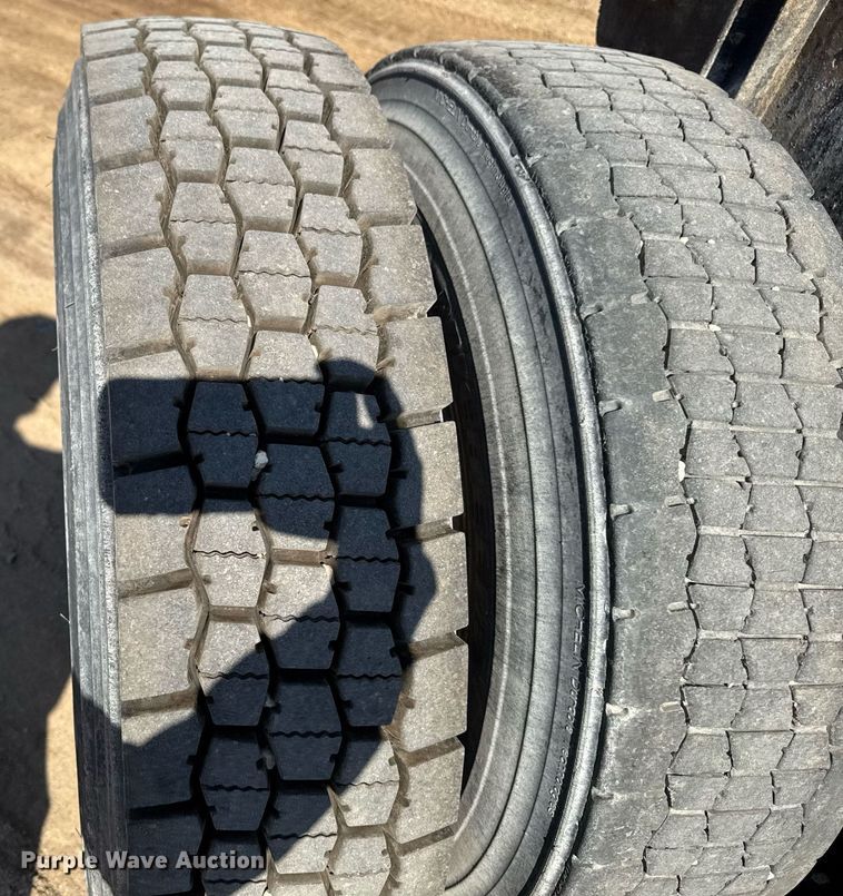 image for item EM3751 1998 Freightliner FLD120SD truck cab and chassis