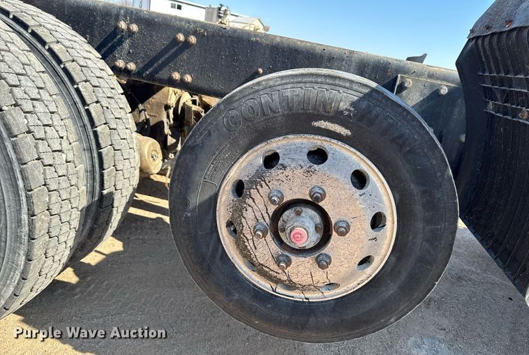 image for item EM3751 1998 Freightliner FLD120SD truck cab and chassis