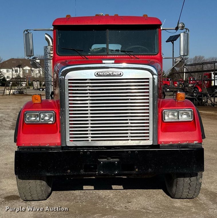 image for item EM3752 1998 Freightliner FLD1209D semi truck