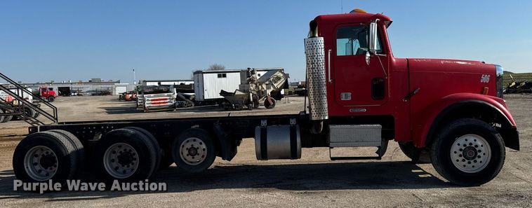 image for item EM3752 1998 Freightliner FLD1209D semi truck