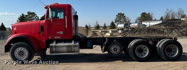 image for item EM3752 1998 Freightliner FLD1209D semi truck