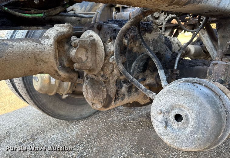 image for item EM3752 1998 Freightliner FLD1209D semi truck