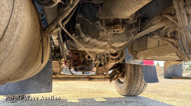 image for item EM3752 1998 Freightliner FLD1209D semi truck