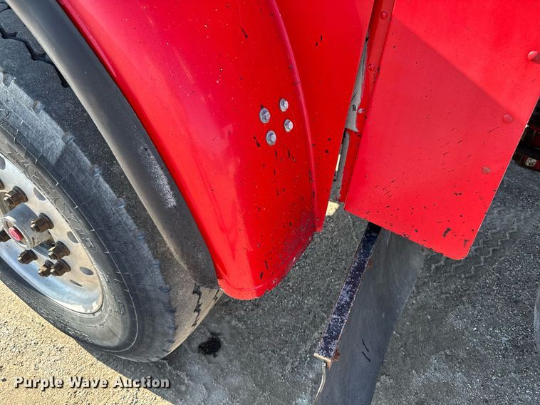 image for item EM3752 1998 Freightliner FLD1209D semi truck