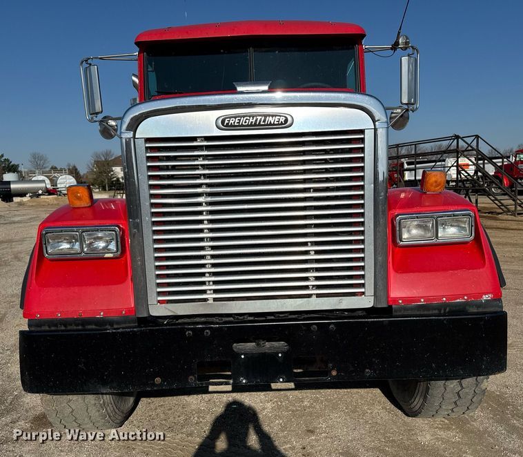 image for item EM3752 1998 Freightliner FLD1209D semi truck