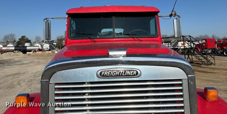 image for item EM3752 1998 Freightliner FLD1209D semi truck