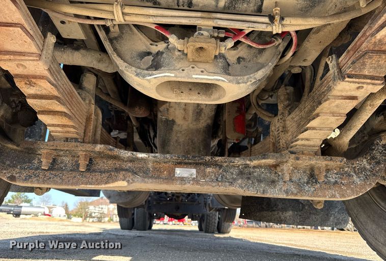 image for item EM3752 1998 Freightliner FLD1209D semi truck